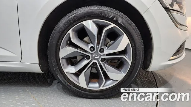 2019 Renault SM6 2.0 GDe LE Sold VIN KNMA4C2BMKP070176 – exterior detail 2019 Renault SM6 2.0 GDe LE Sold VIN KNMA4C2BMKP070176 – exterior detail