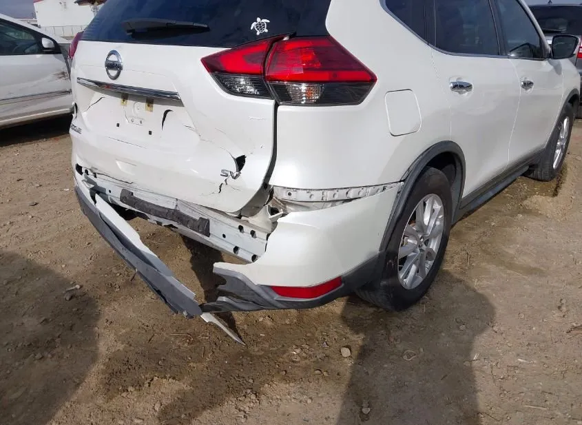 2017 NISSAN Rogue Used VIN KNMAT2MT8HP571461 – trunk area 2017 NISSAN Rogue Used VIN KNMAT2MT8HP571461 – trunk area