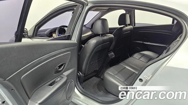 2017 Renault SM3 Neo SE Sold VIN KNMC4C2HMHP201620 – trunk area
