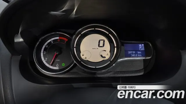 2017 Renault SM3 Neo LE Sold VIN KNMC4C2HMHP201732 – trunk area