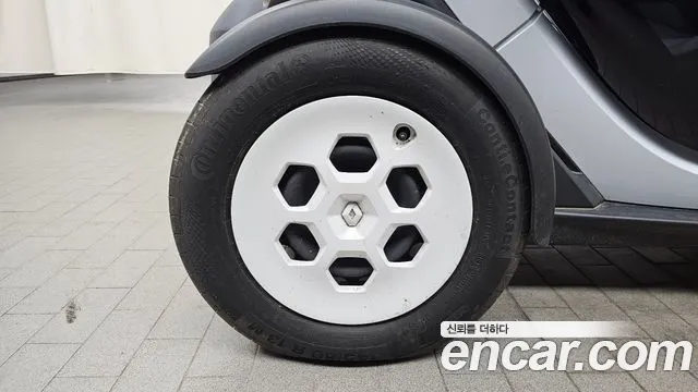 2020 Renault Twizy Life(2-Seater) Sold VIN KNMJ2Z2ZMLP001390 – front exterior 2020 Renault Twizy Life(2-Seater) Sold VIN KNMJ2Z2ZMLP001390 – front exterior