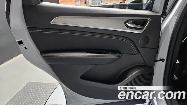 2025 Renault Arkana 1.6 E-TECH Iconic Sold VIN KNMK5C2TMSP051128 – trunk area