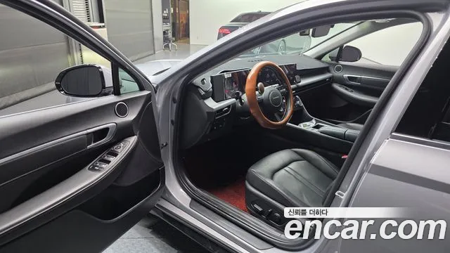 2025 Hyundai Sonata The Edge (DN8) 2.0 LPG(Taxi) Sold VIN LBEDNALEBSY053674 – side profile