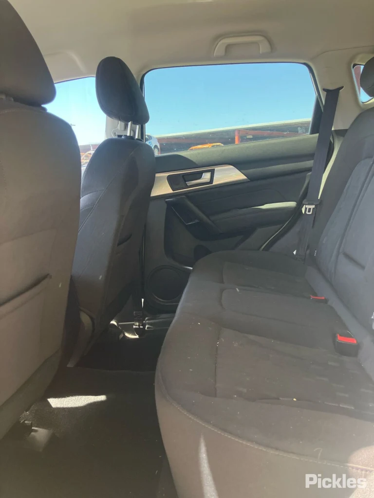2020 Haval H2 Damaged VIN LGWEE4A40LH928338 – engine bay