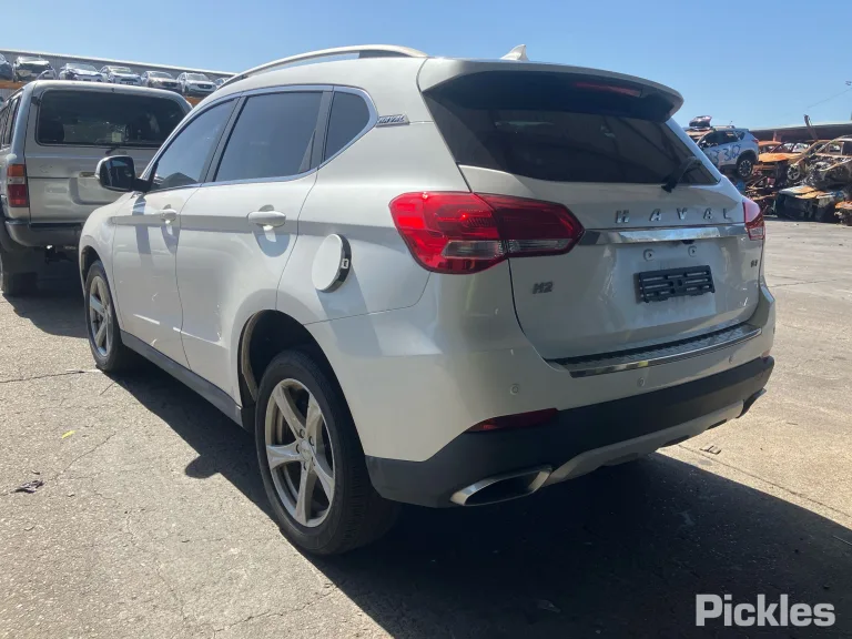 2020 Haval H2 Damaged VIN LGWEE4A40LH928338 – undercarriage