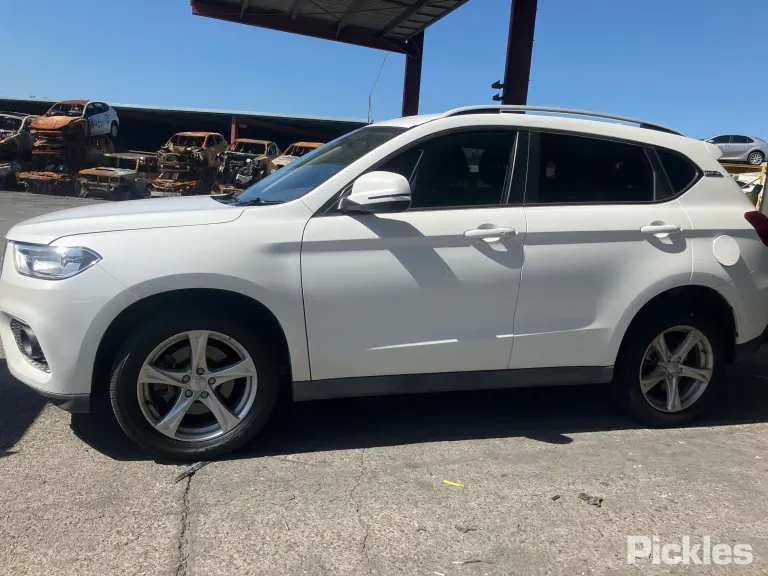 2020 Haval H2 Damaged VIN LGWEE4A40LH928338 – odometer reading