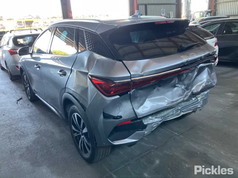 2025 BYD ATTO 3 Damaged VIN LGXCE4CB6S2172207 – undercarriage