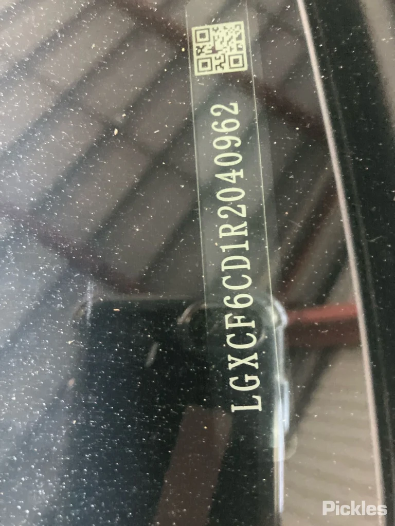 2024 BYD Seal Damaged VIN LGXCF6CD1R2040962 – interior seats