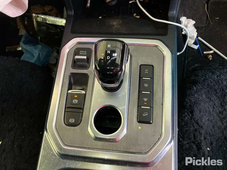 2024 JAC T9 Used VIN LJ11PABE3RC015579 – interior seats 2024 JAC T9 Used VIN LJ11PABE3RC015579 – interior seats