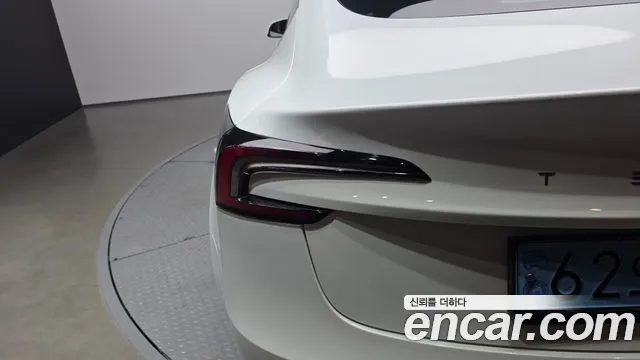2024 Tesla Model 3 Long Range AWD Sold VIN LRW3E7EK3RC153739 – interior seats