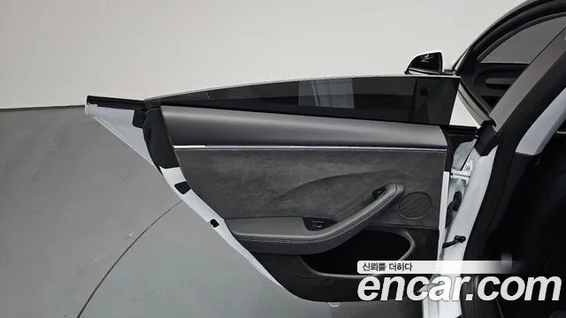 2025 Tesla Model 3 Long Range AWD Sold VIN LRW3E7EK5SC475658 – interior seats