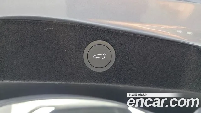2025 Tesla Model 3 Long Range AWD Sold VIN LRW3E7EK7SC485060 – interior seats