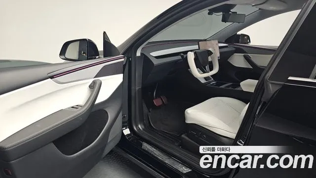 2025 Tesla Model Y Long Range AWD Sold VIN LRWYGCEK7SC216601 – exterior detail