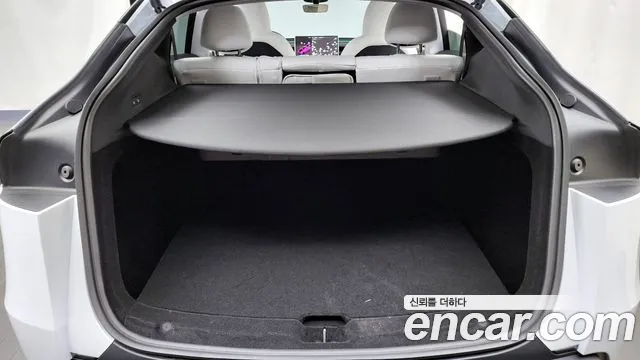 2025 Tesla Model Y RWD Sold VIN LRWYGCFJ0SC214467 – interior seats