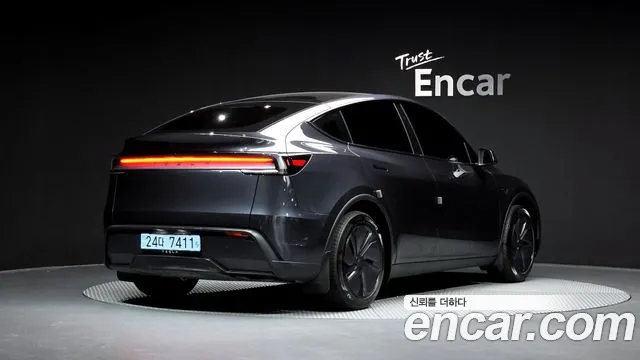 2025 Tesla Model Y RWD Sold VIN LRWYGCFJ1SC053711 – trunk area