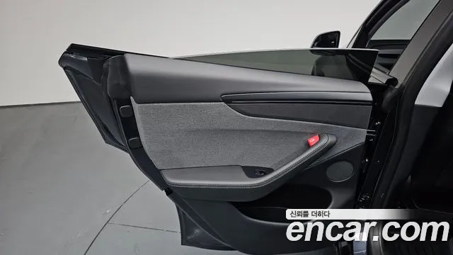 2025 Tesla Model Y RWD Sold VIN LRWYGCFJ5SC063979 – trunk area