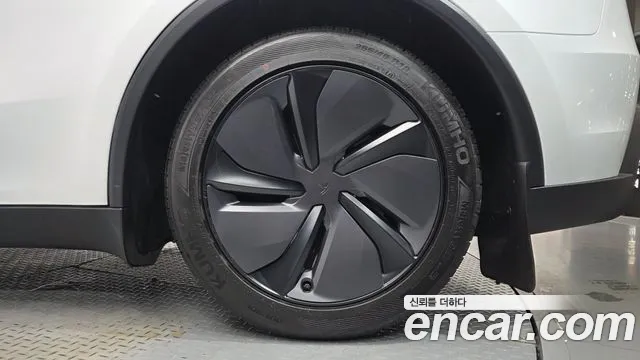 2025 Tesla Model Y RWD VIN LRWYGCFJXSC054890