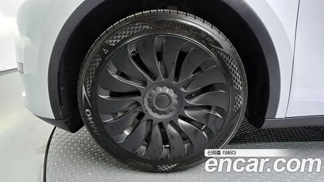 2024 Tesla Model Y RWD VIN LRWYGCFS2RC426239