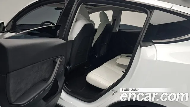 2024 Tesla Model Y RWD Sold VIN LRWYGCFS2RC426788 – interior seats