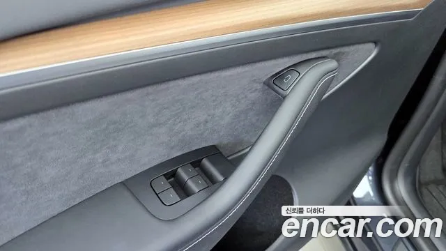 2025 Tesla Model Y RWD Sold VIN LRWYGCFS6SC932663 – rear exterior