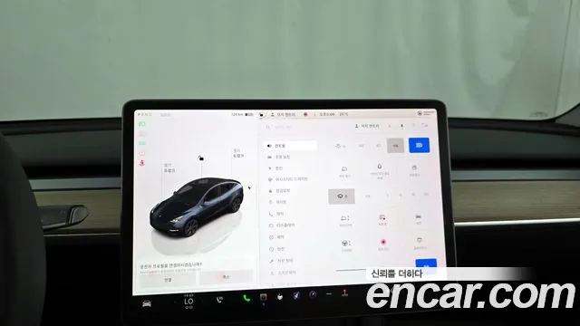 2025 Tesla Model Y RWD Sold VIN LRWYGCFS6SC932663 – interior seats