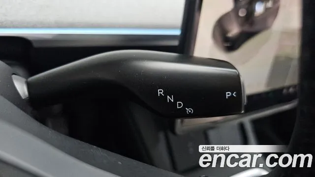 2024 Tesla Model Y RWD Sold VIN LRWYGCFS8RC159415 – interior seats