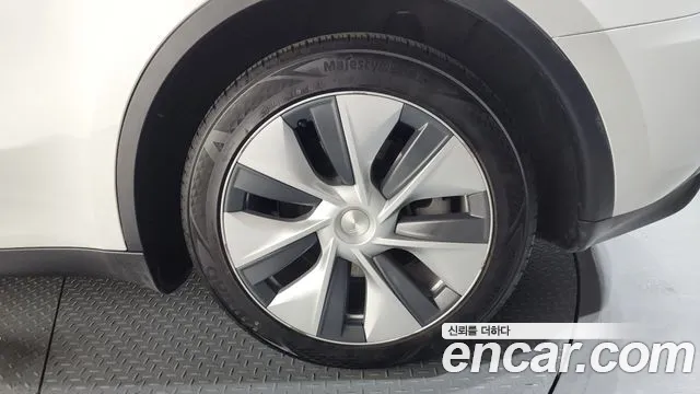 2024 Tesla Model Y RWD VIN LRWYGCFSXRC159237