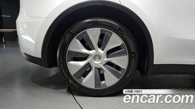 2024 Tesla Model Y RWD VIN LRWYGCFSXRC191119