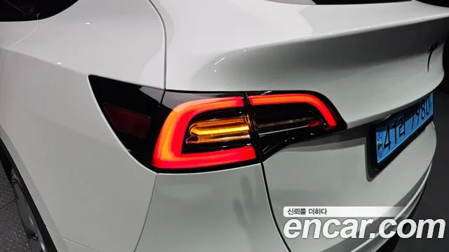 2024 Tesla Model Y RWD VIN LRWYGCFSXRC206749