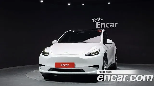 2024 Tesla Model Y RWD Sold VIN LRWYGCFSXRC206749 – interior seats