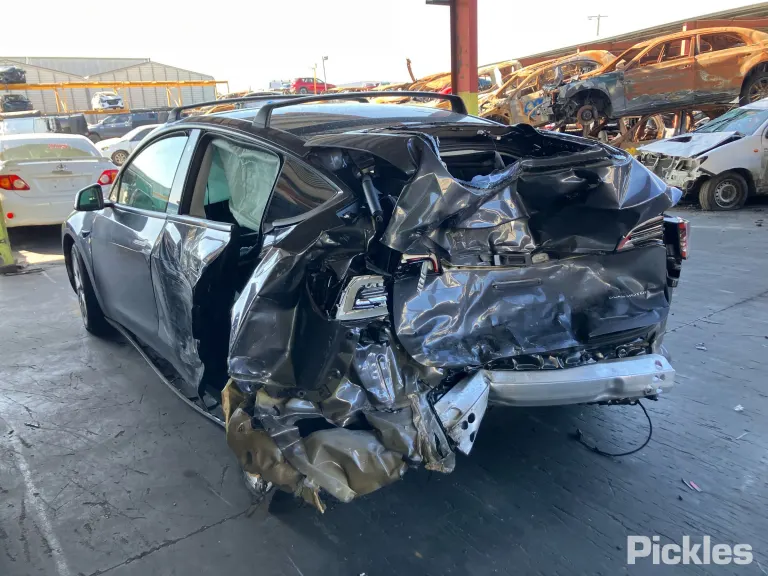 2024 TESLA Model Y Damaged VIN LRWYHCEK5RC417355 – side profile