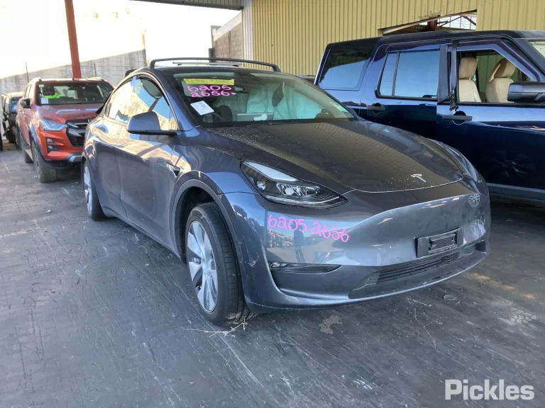 2024 TESLA Model Y Damaged VIN LRWYHCEK5RC417355 – exterior detail