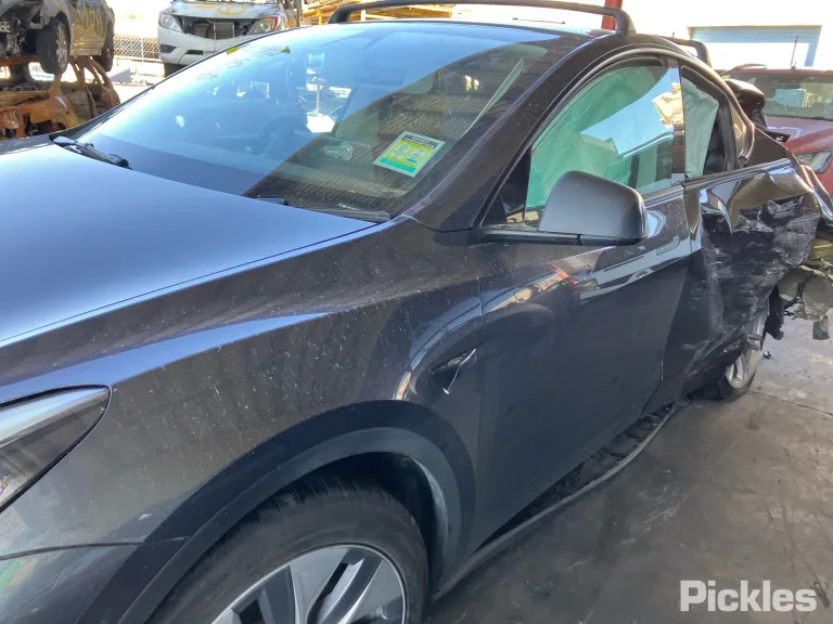 2024 TESLA Model Y Damaged VIN LRWYHCEK5RC417355 – photo 11