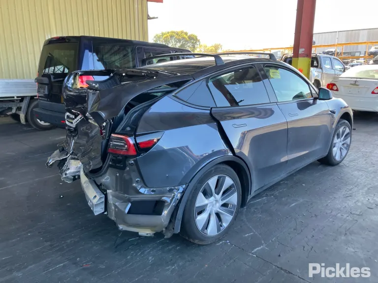 2024 TESLA Model Y Damaged VIN LRWYHCEK5RC417355 – photo 13
