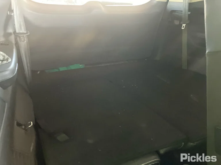 2022 LDV D90 Damaged VIN LSFA431B1NA059255 – trunk area 2022 LDV D90 Damaged VIN LSFA431B1NA059255 – trunk area