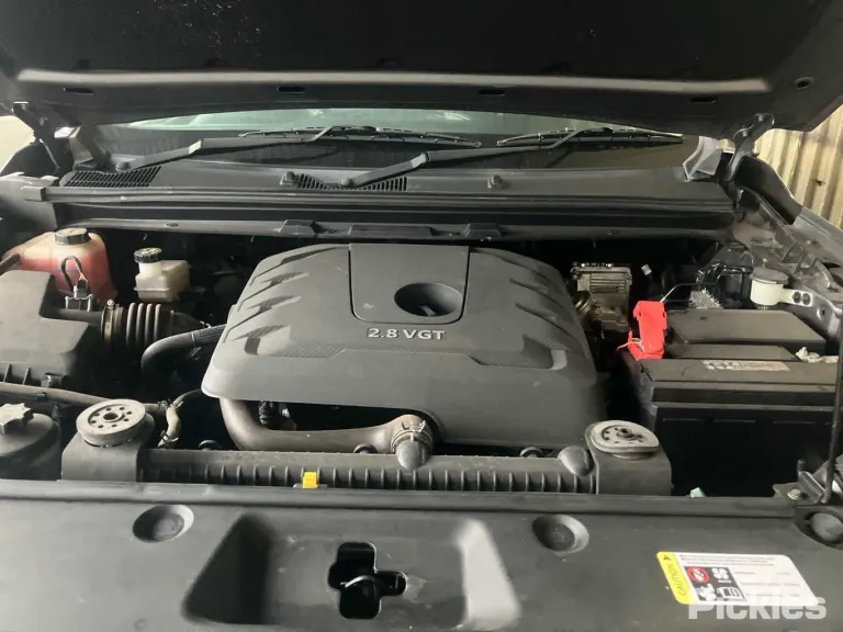 2021 LDV T60 Damaged VIN LSFAM11A3MA047084 – interior seats