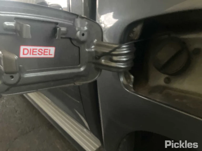 2021 LDV T60 Damaged VIN LSFAM11A3MA047084 – odometer reading