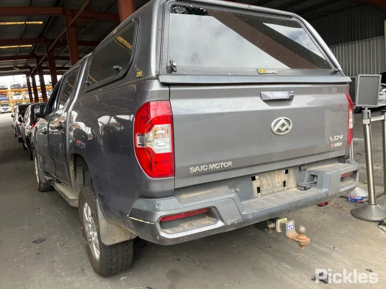 2021 LDV T60 Damaged VIN LSFAM11A7LA108399 – engine bay
