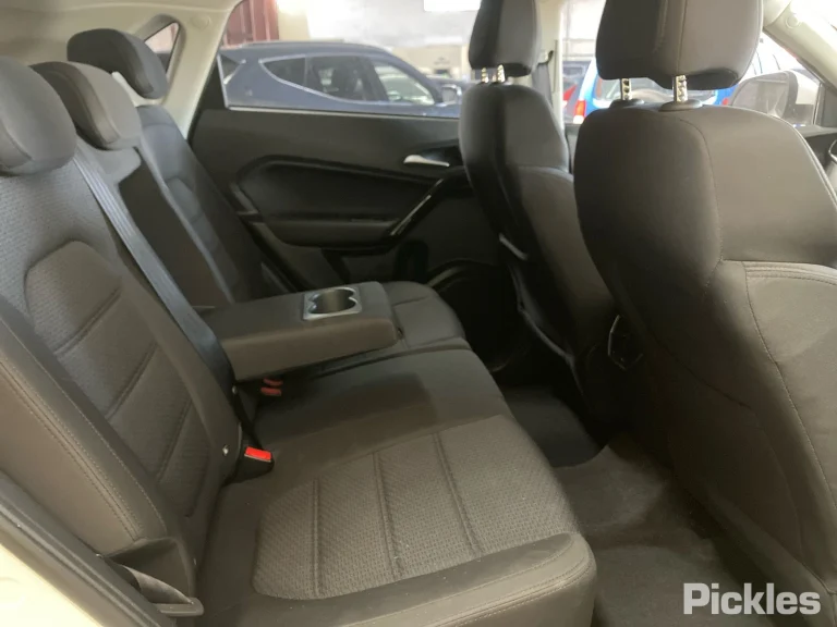 2019 MG GS Damaged VIN LSJA24U93KS055532 – interior seats