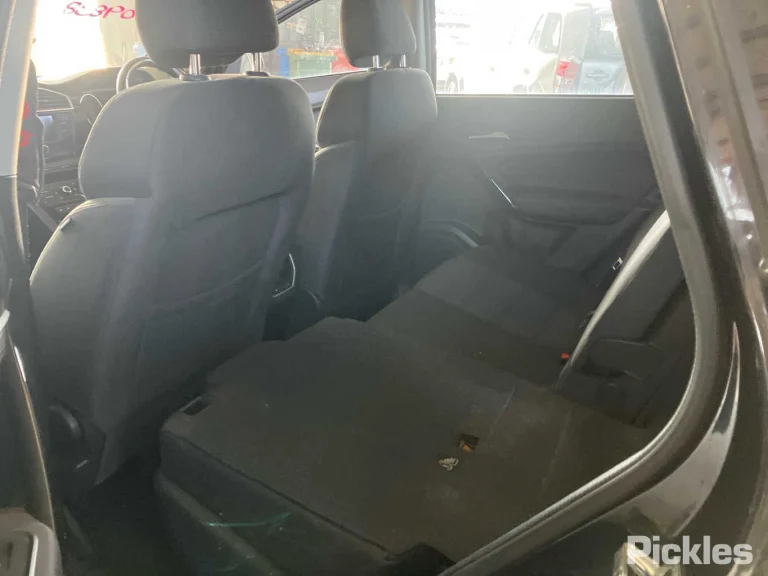 2019 MG GS Damaged VIN LSJA24U97KS013509 – interior seats