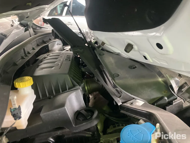 2023 MG ZS Used VIN LSJW74U92PZ175568 – engine bay