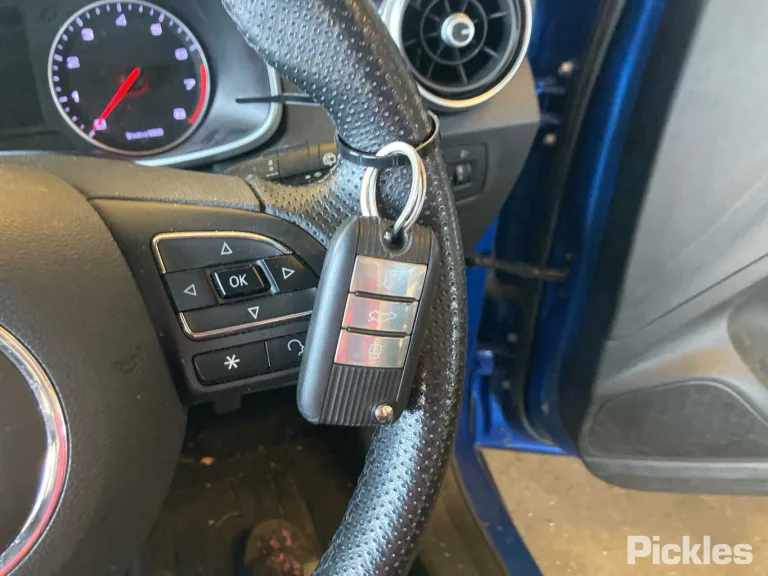 2022 MG ZS Damaged VIN LSJW74U95NZ190028 – interior seats