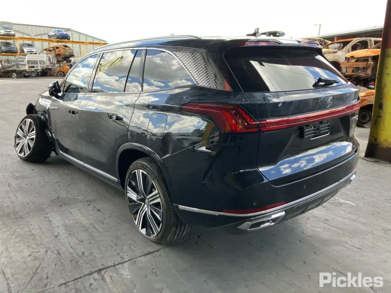 2025 MG QS Damaged VIN LSJWC4W96SZ683124 – exterior detail