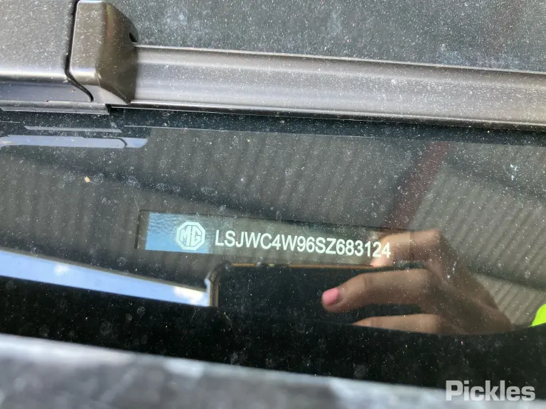 2025 MG QS Damaged VIN LSJWC4W96SZ683124 – trunk area