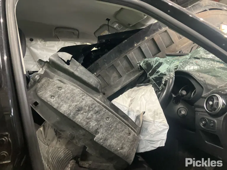 2020 MG MG3 Damaged VIN LSJZ14U90LS102474 – interior seats