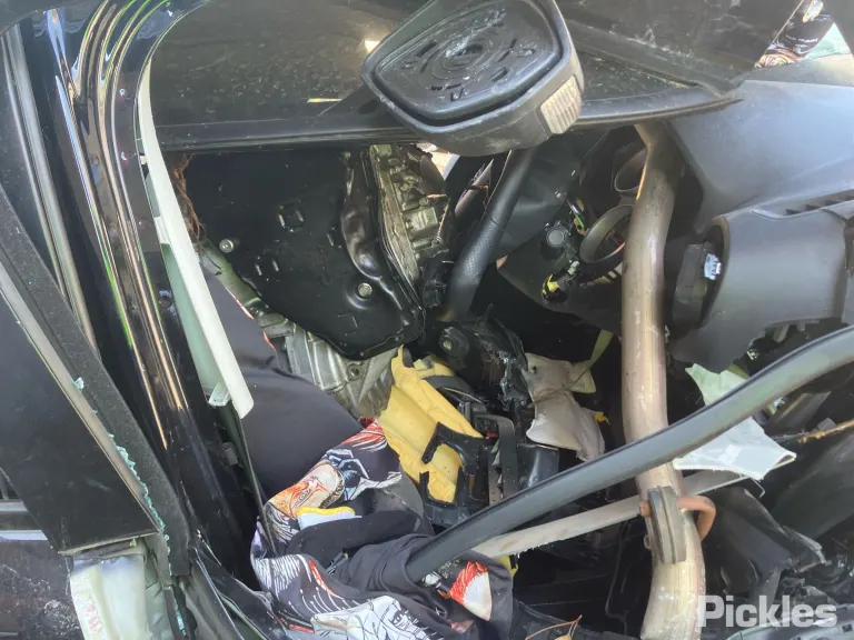 2022 MG MG3 Damaged VIN LSJZ14U98NS110244 – interior seats