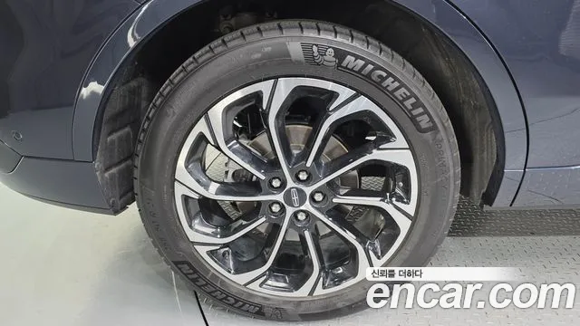 2024 Lincoln Nautilus 2nd Gen 2.0 Reserve AWD Sold VIN LVS6NAAC7RH842782 – trunk area