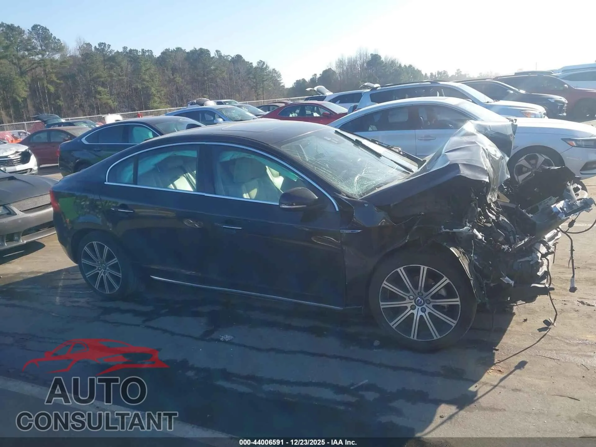 2017 VOLVO S60 INSCRIPTION Damaged VIN LYV402HM8HB126951 – photo 13 2017 VOLVO S60 INSCRIPTION Damaged VIN LYV402HM8HB126951 – photo 13