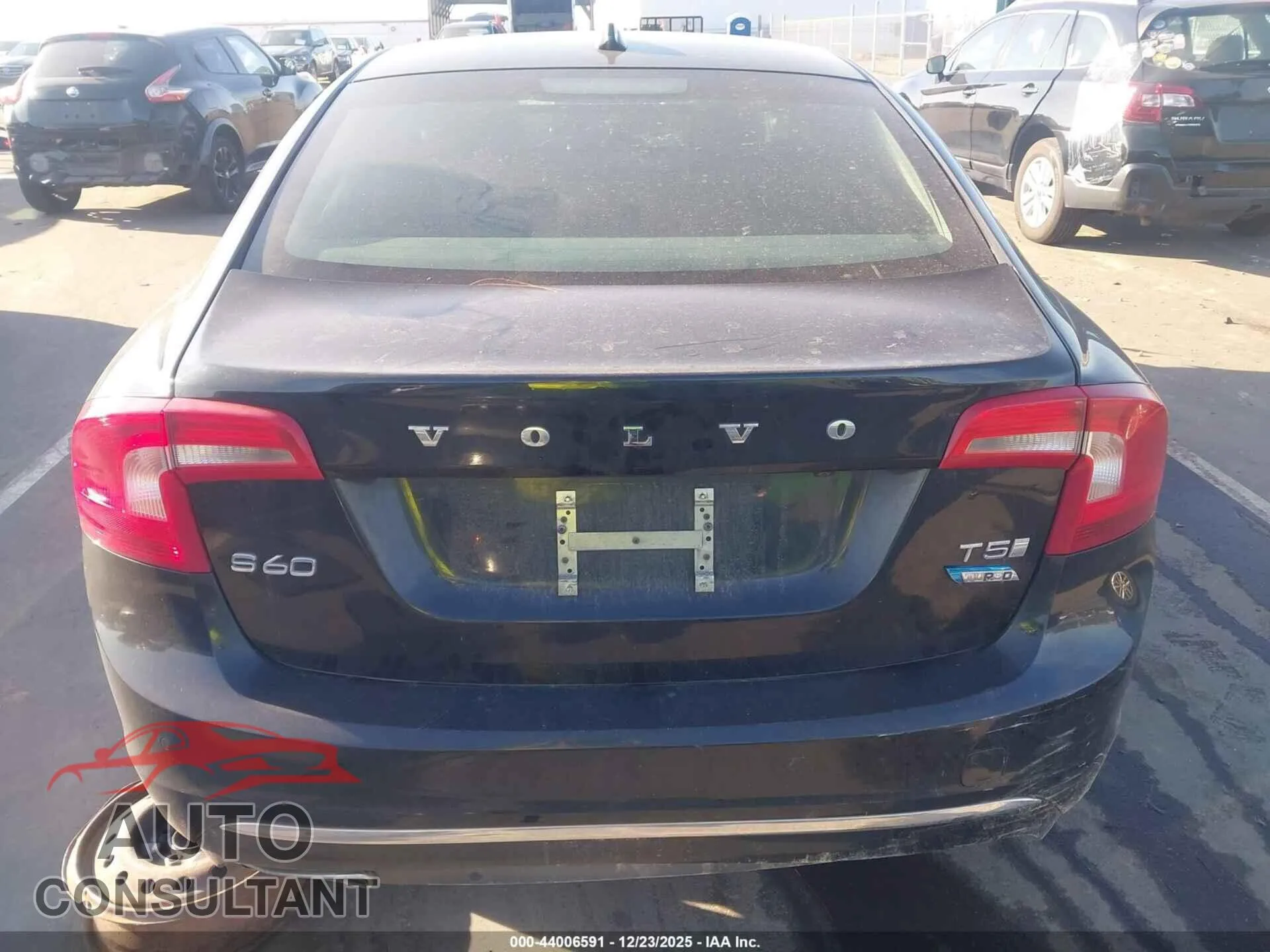 2017 VOLVO S60 INSCRIPTION Damaged VIN LYV402HM8HB126951 – photo 16 2017 VOLVO S60 INSCRIPTION Damaged VIN LYV402HM8HB126951 – photo 16