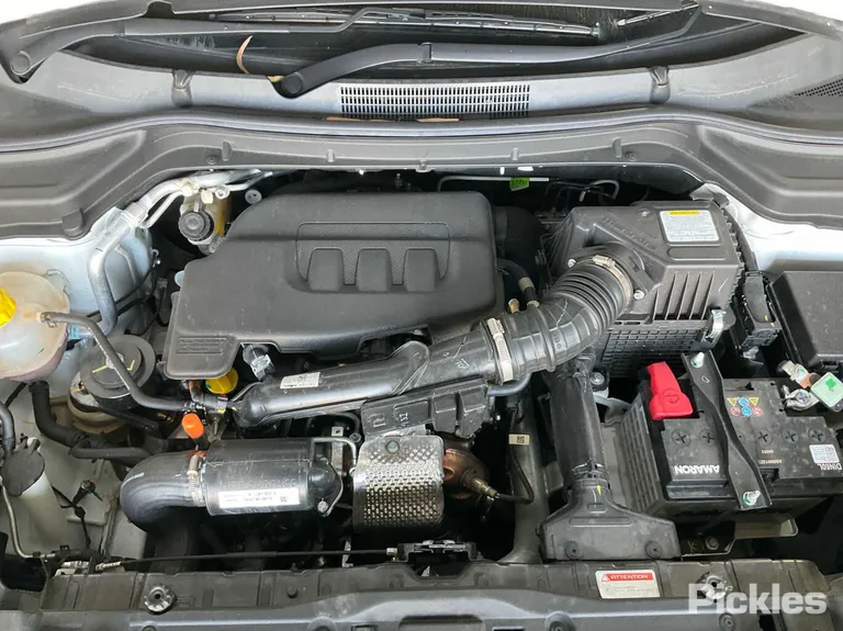 2025 Mahindra Xuv3xo Used VIN MA1NY2NWPS2D52841 – front exterior 2025 Mahindra Xuv3xo Used VIN MA1NY2NWPS2D52841 – front exterior